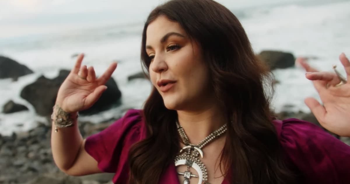 Celeste Buckingham prespievala krásnu iránsku skladbu „Ageh Yeh Rooz“