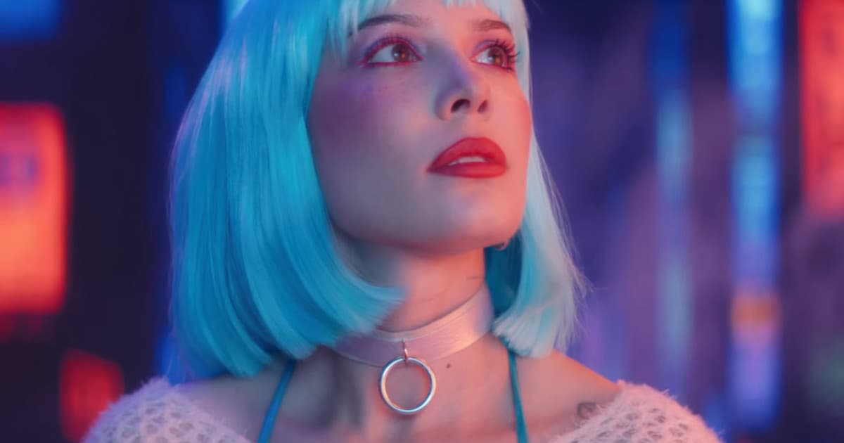Halsey vydala klip k piesni „Drive“ – po desiatich rokoch čakania!